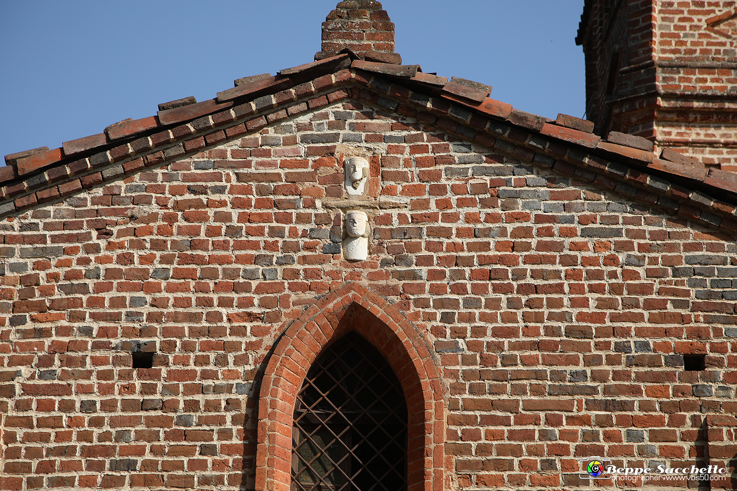VBS_0938 - I Piloni della Via Crucis del Sacro Monte di Montà d'Alba.jpg